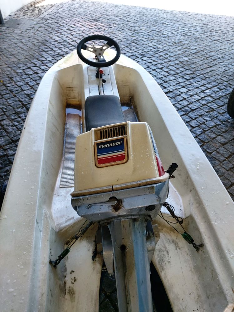 Barco com reboque
