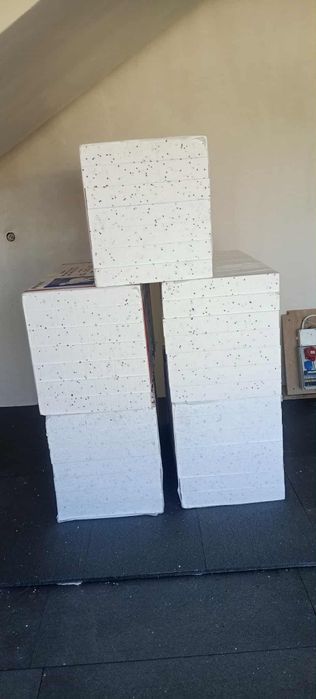 Styropian podłogowy.