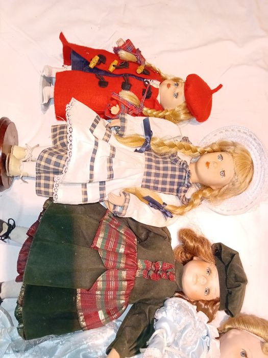 Conjunto de 4 Bonecas em Loiça Antigas