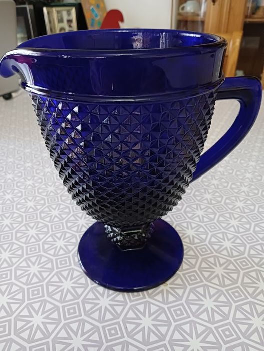 Jarro de água

- Acabamento em rele