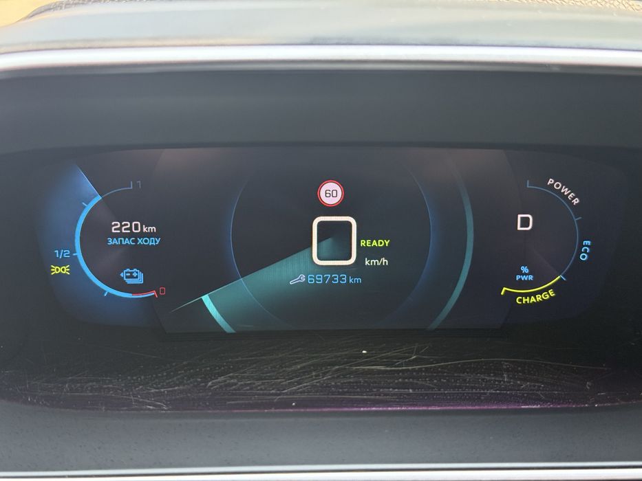 Peugeot E2008 Електро 300 км