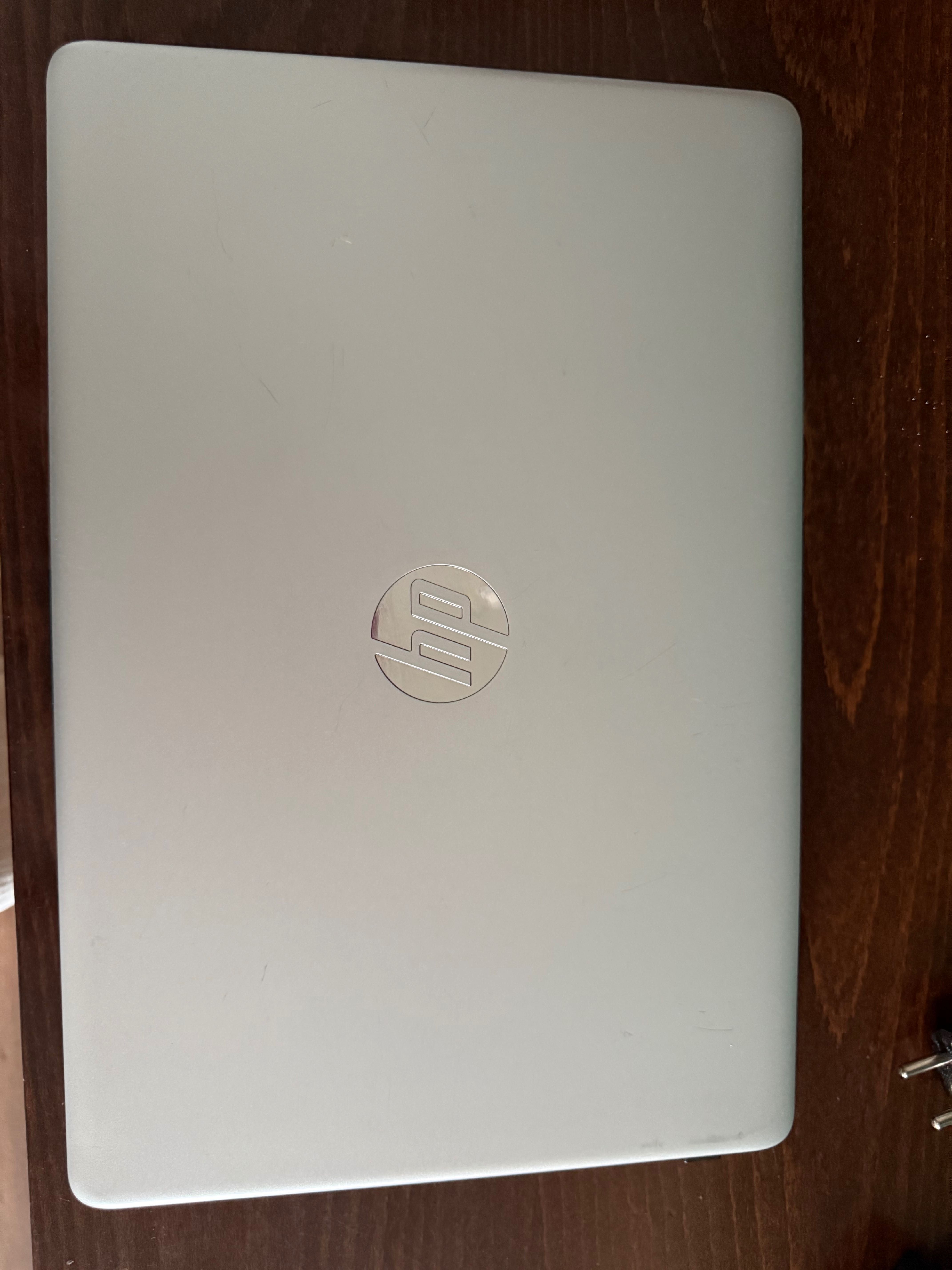 Laptop HP 15 i5 / 8 GB RAM / SSD 256 GB / Windows 11 / Bateria OK