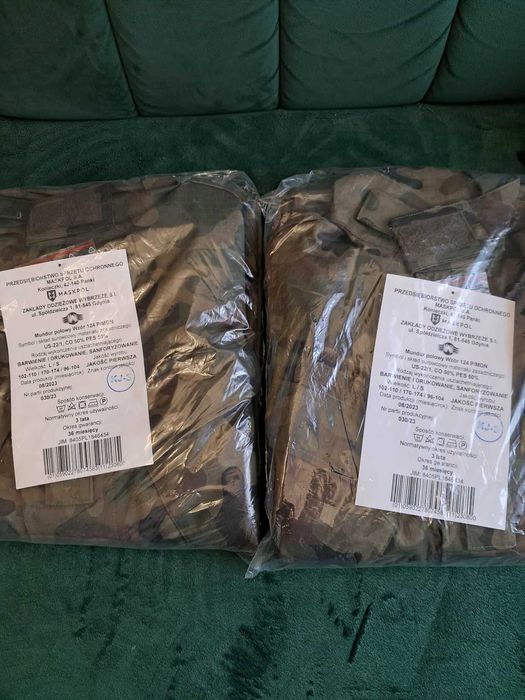 Sprzedam 2 mundury wojskowe