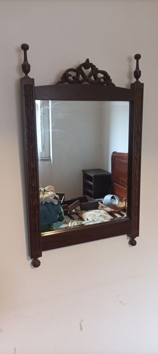 Espelho de madeira trabalhada antigo