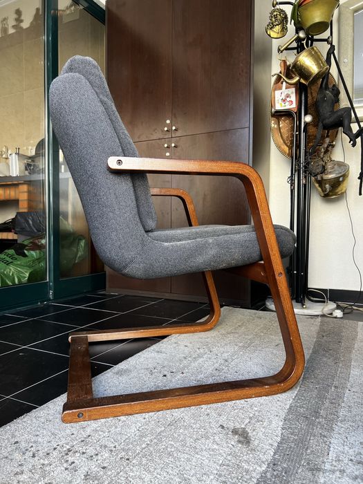 Cadeira-Poltrona de madeira e tecido