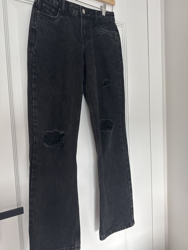 Straight czarne jeansy 32 xxs szerokie z dziurami