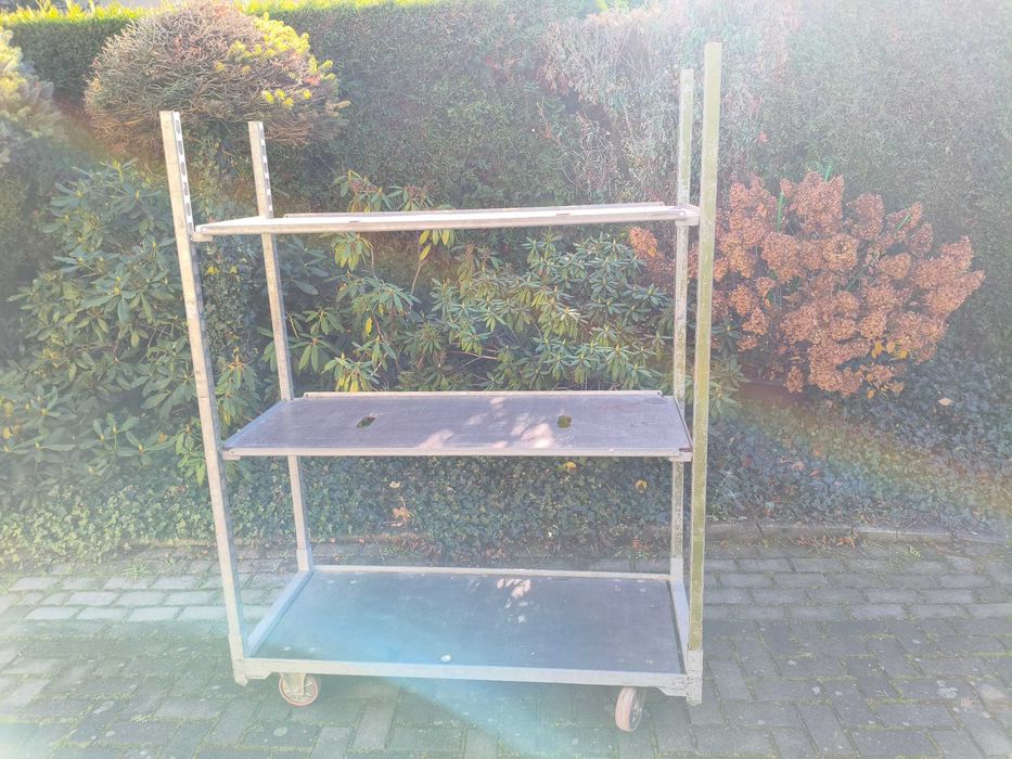 Wózek kwiatowy w dobrym stanie