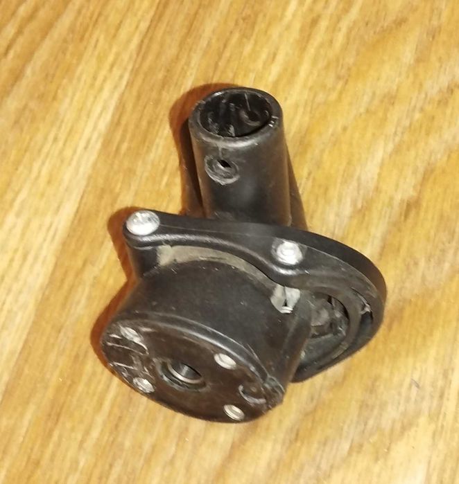 Кріплення до дитячього візочка (коляски). "Копито" ліве.