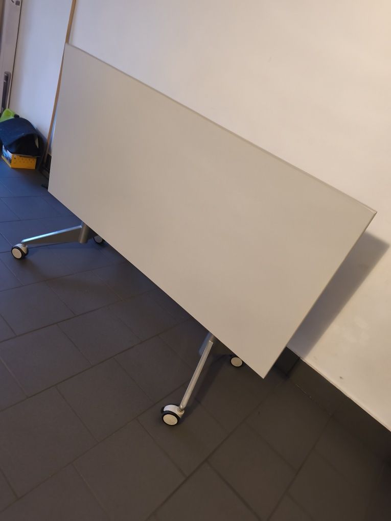 Stół konferencyjny składany