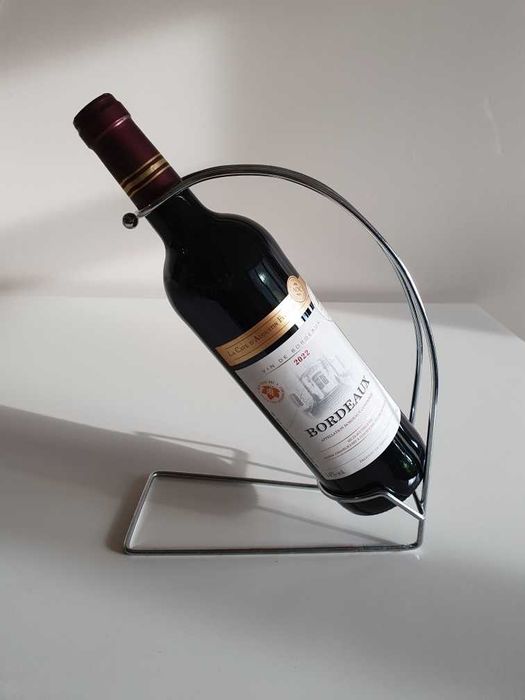 Elegancki stojak na wino na stół