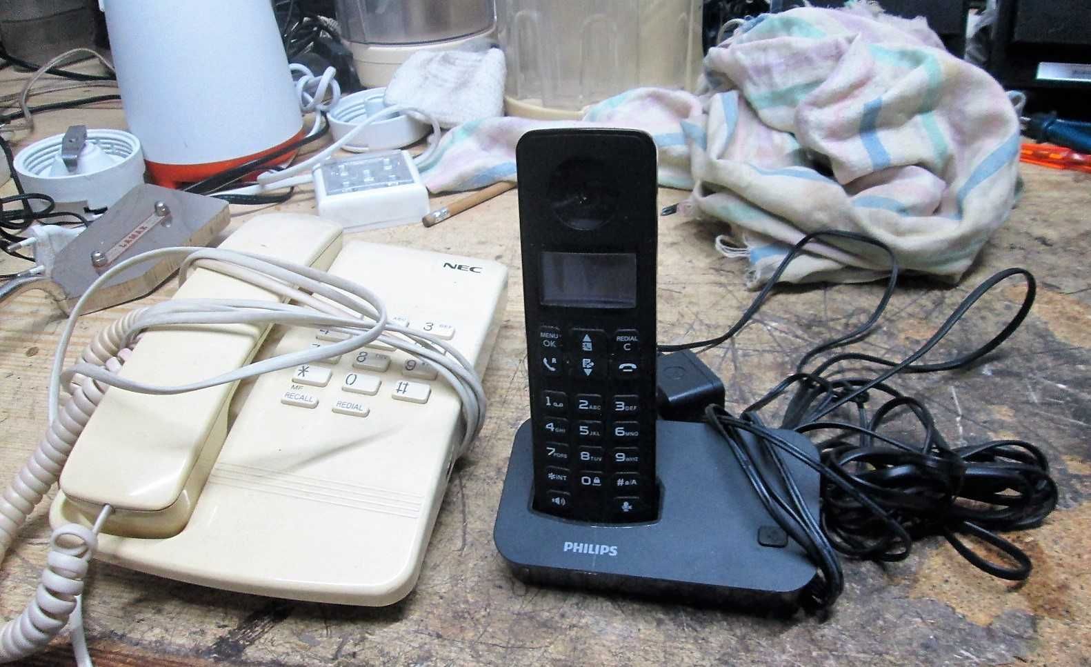 2 telefones (com e sem fio)