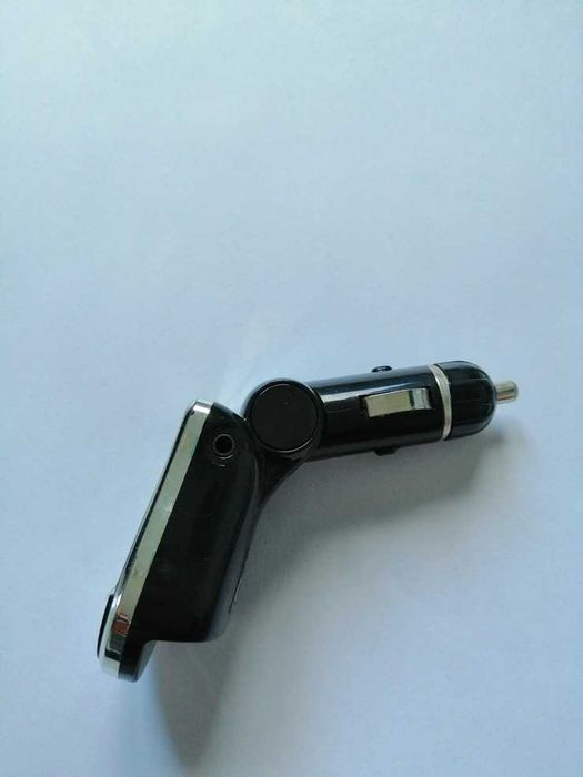 Transmiter FM Arkas FM70. Nadajnik FM do samochodu.