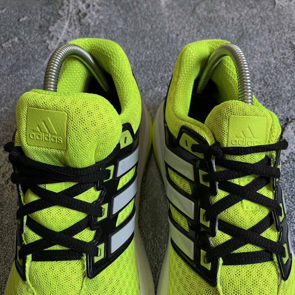 Яскраві оригінальні чоловічі кросівки від adidas , салатові адідаси