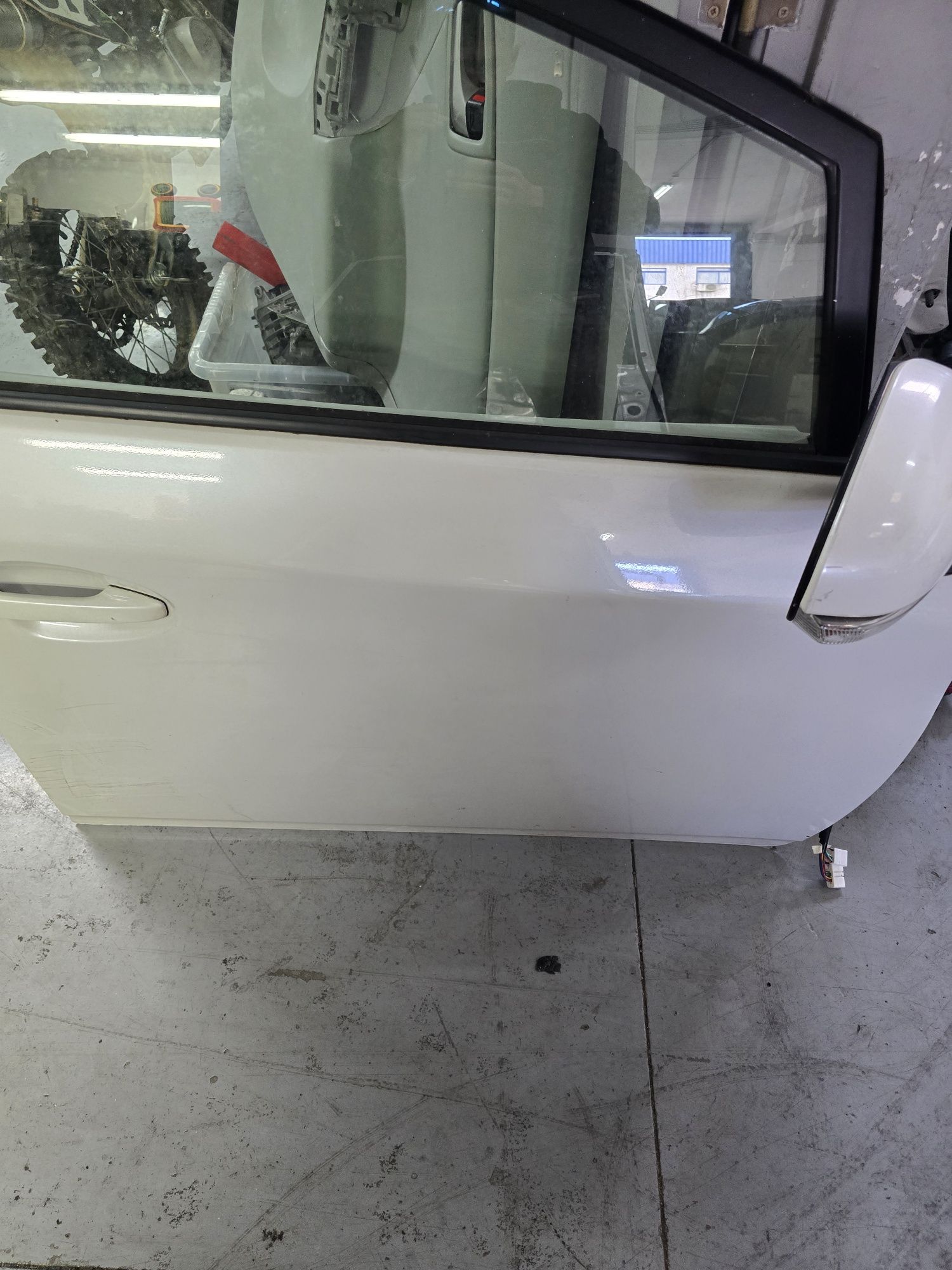 Toyota prius hybrid portas e mala traz