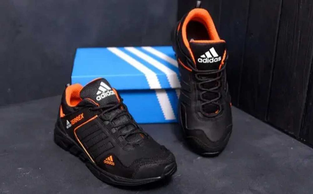 Чоловічі кросівки Adidas. Натуральна шкіра. 42 розмір.