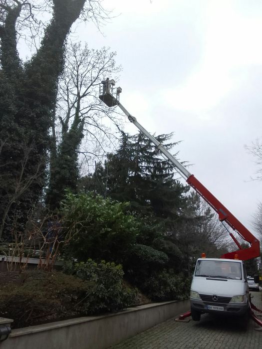 Аренда и заказ автовышек в Одессе ! Небольшие  авто!