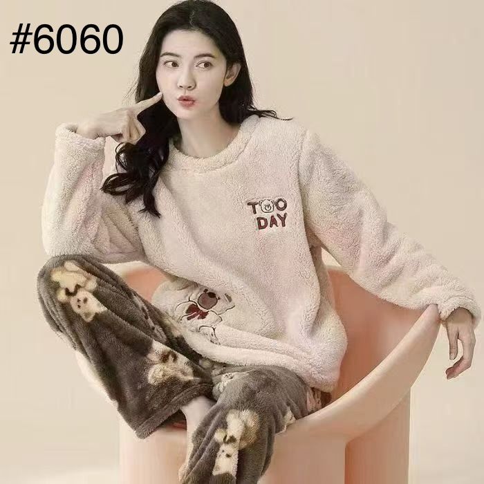 Тепленька гарна піжама велсофт рр.146-164, якість супер!