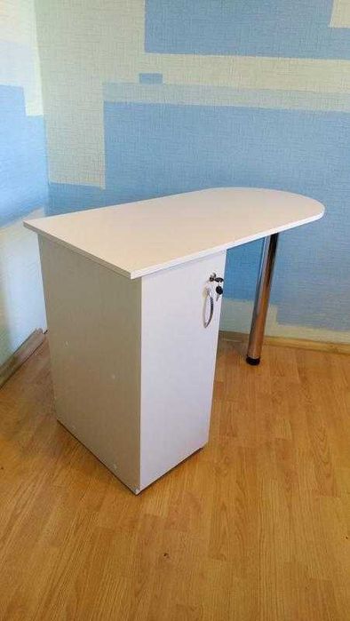 Маникюрный стол складной