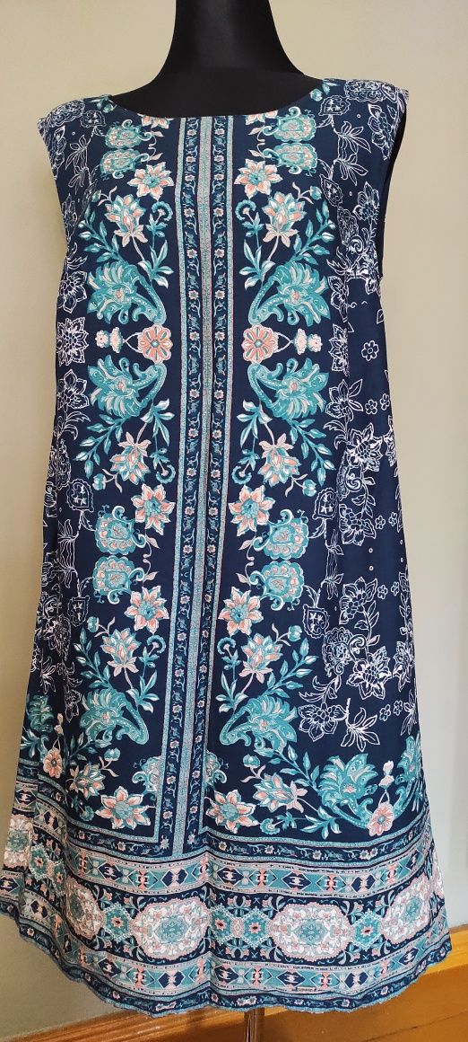 Delikatna zwiewna sukienka midi z wiskozy Quiosque