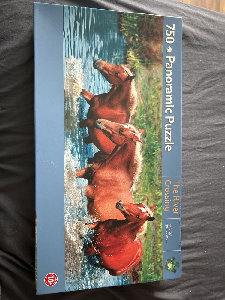 Puzzle panoramiczne konie w rzece