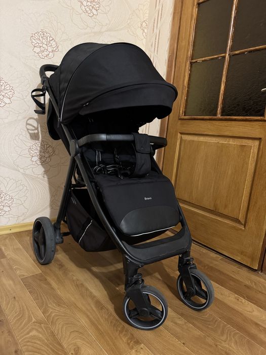 Прогулянкова коляска Carrello Bravo