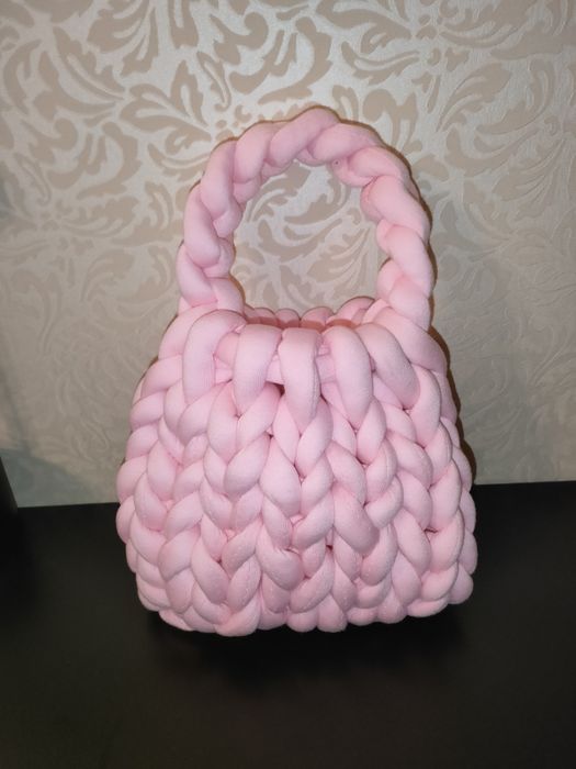 В'язана сумка з товстої пряжі