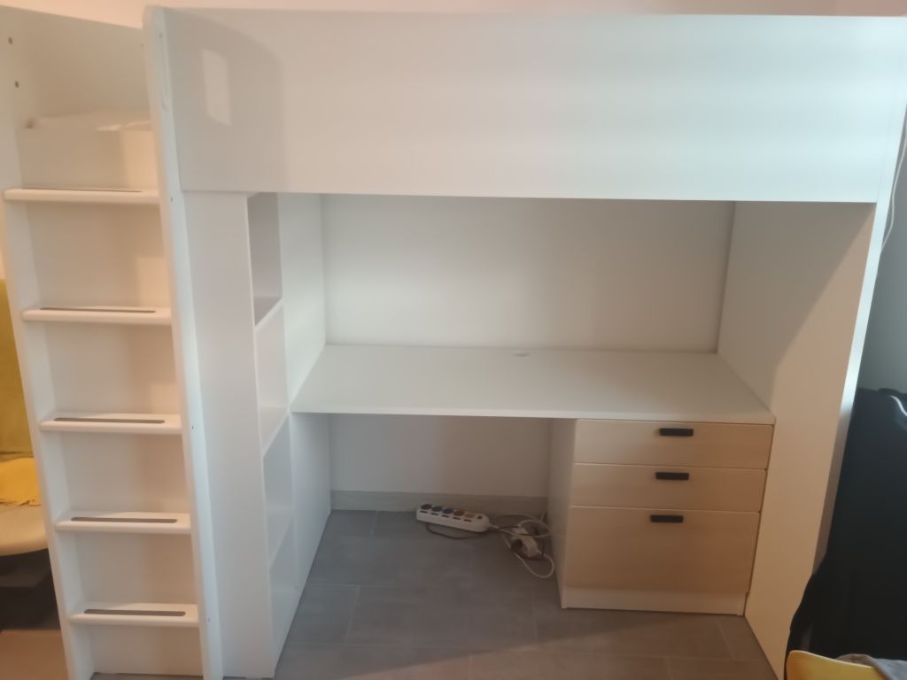 Łóżko piętrowe z biurkiem i szafą Ikea Smastad