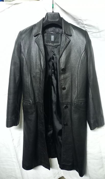Casaco comprido preto em pele genuína