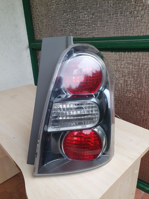 Toyota Corolla Verso 2007  lampa tylna prawa