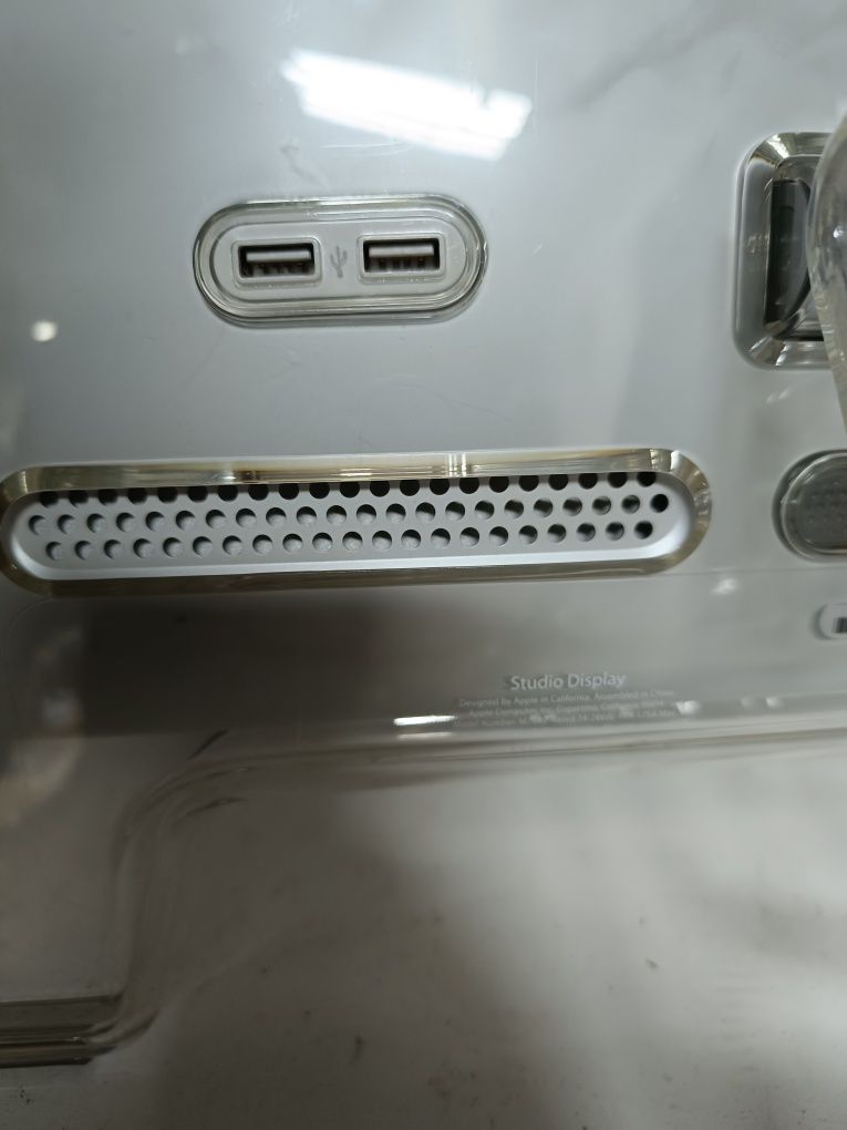 Apple monitor display studio