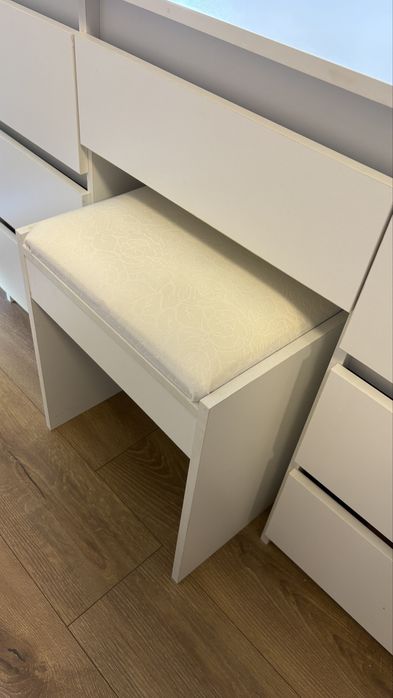 Toaletka z oswietleniem LED