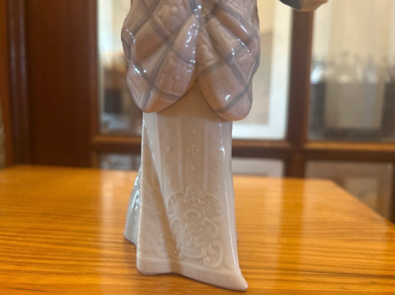 Figura Lladró - 5687 “ Dama con sombrilla a la izquierda”