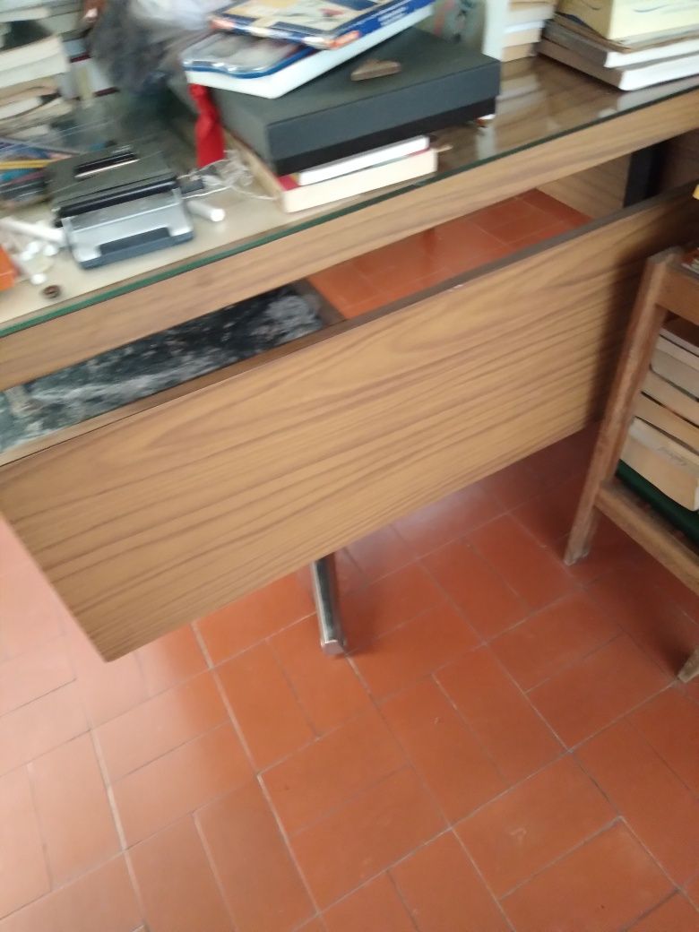 secretária com vidro
