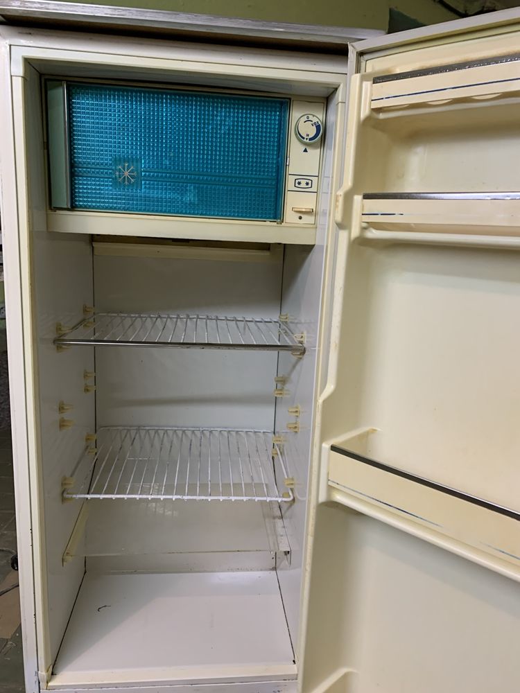 Холодильник  Днепр  2500