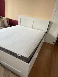 Łóżko 160x200 Ikea BRIMNES białe z zagłówkiem i materacem, jak nowe