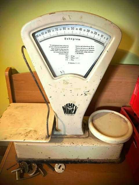 Zabytkowa waga szalkowa