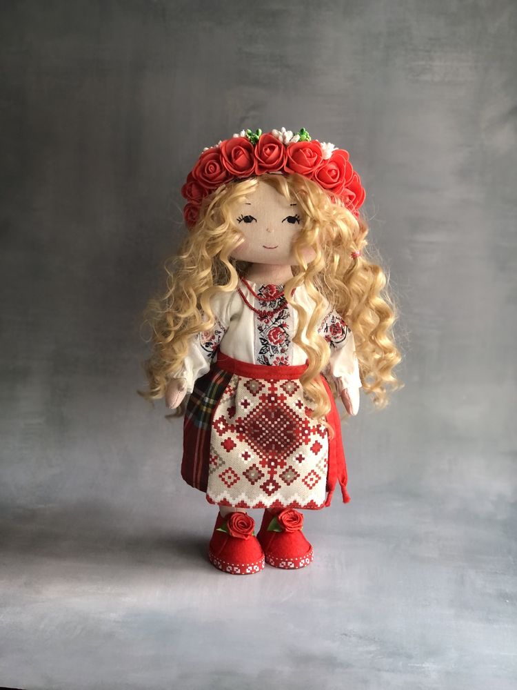 Текстильна лялька ручної роботи українська у вишиванці