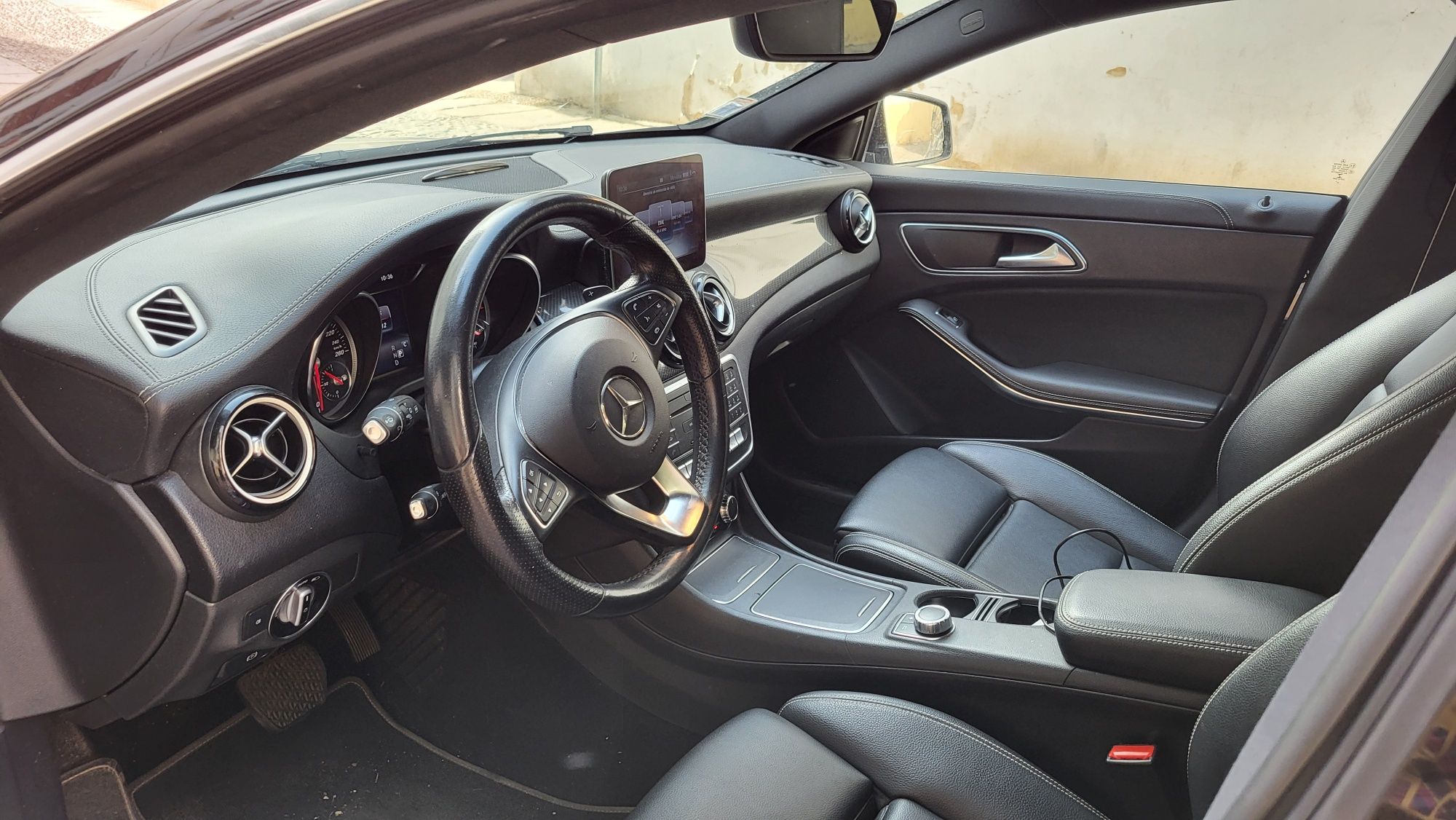 Mercedes Benz CLA200