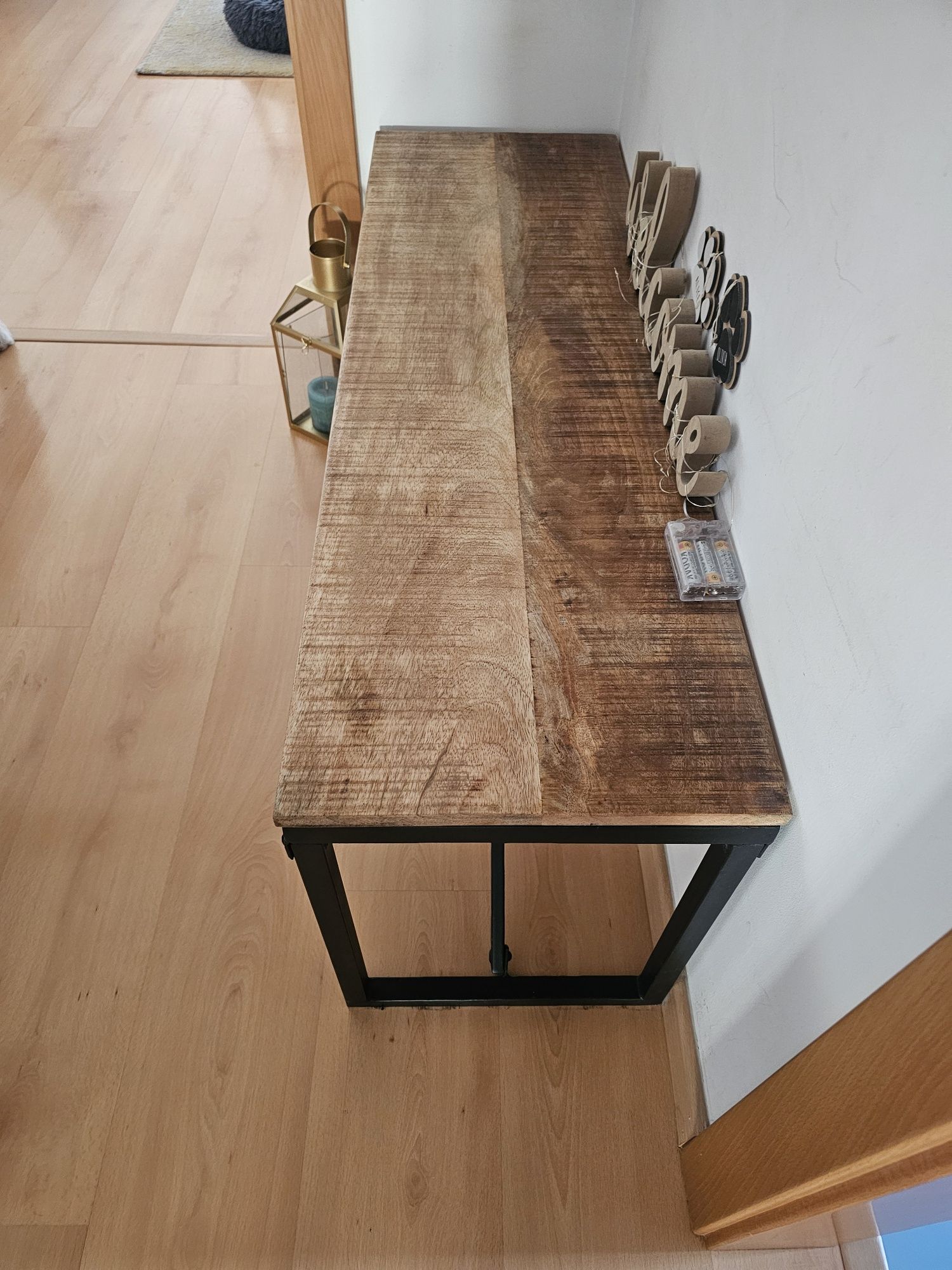 Banqueta com tampo madeira