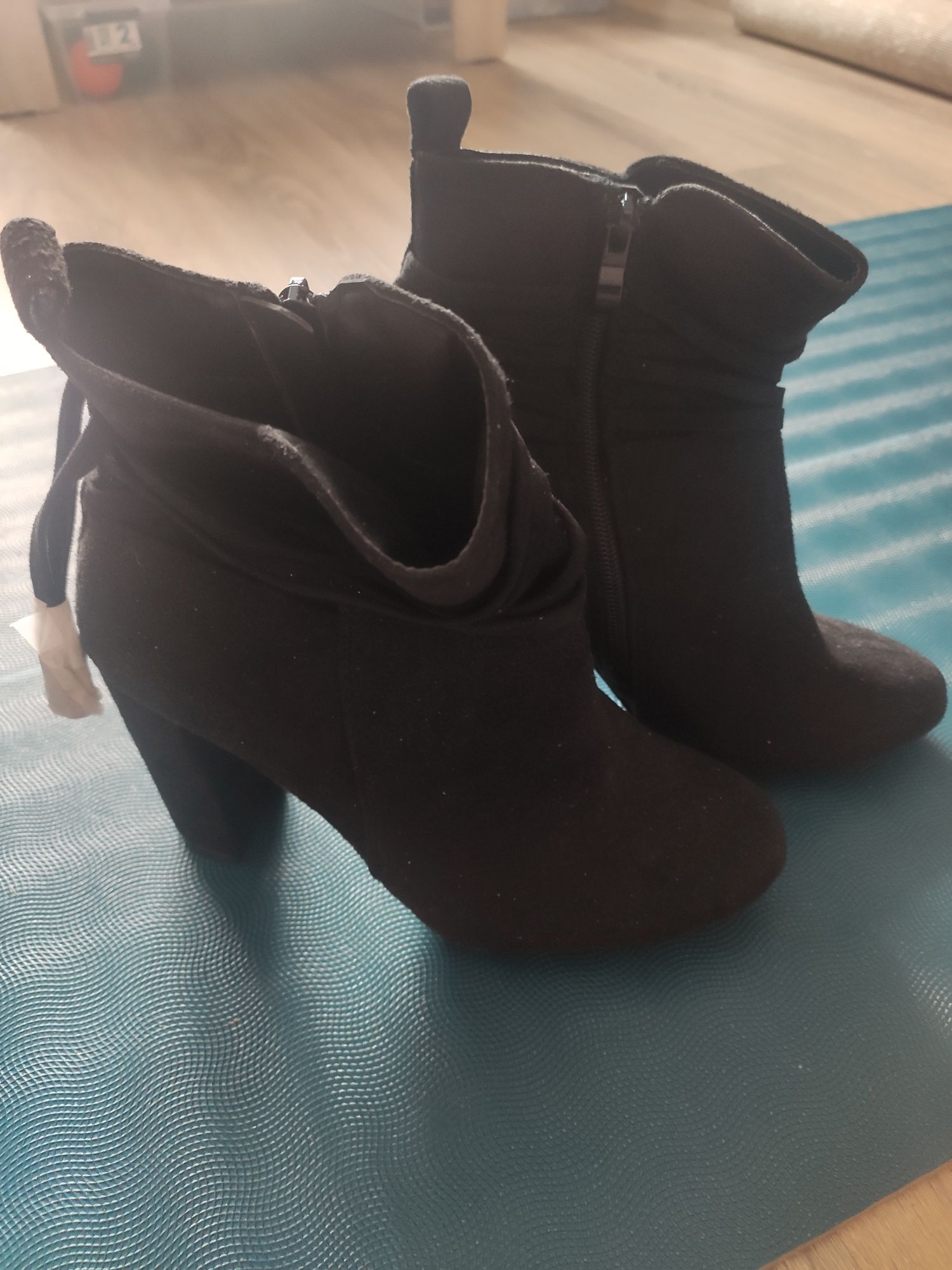 Buty - Botki na słupku
