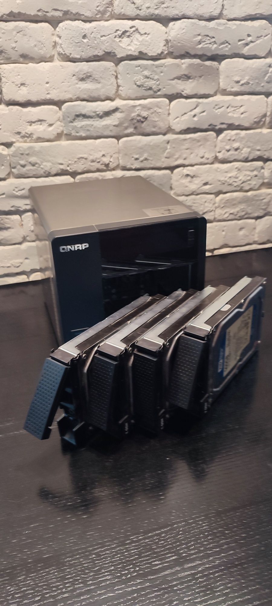 Мережеве сховище Qnap TS-419P II, з дисками.