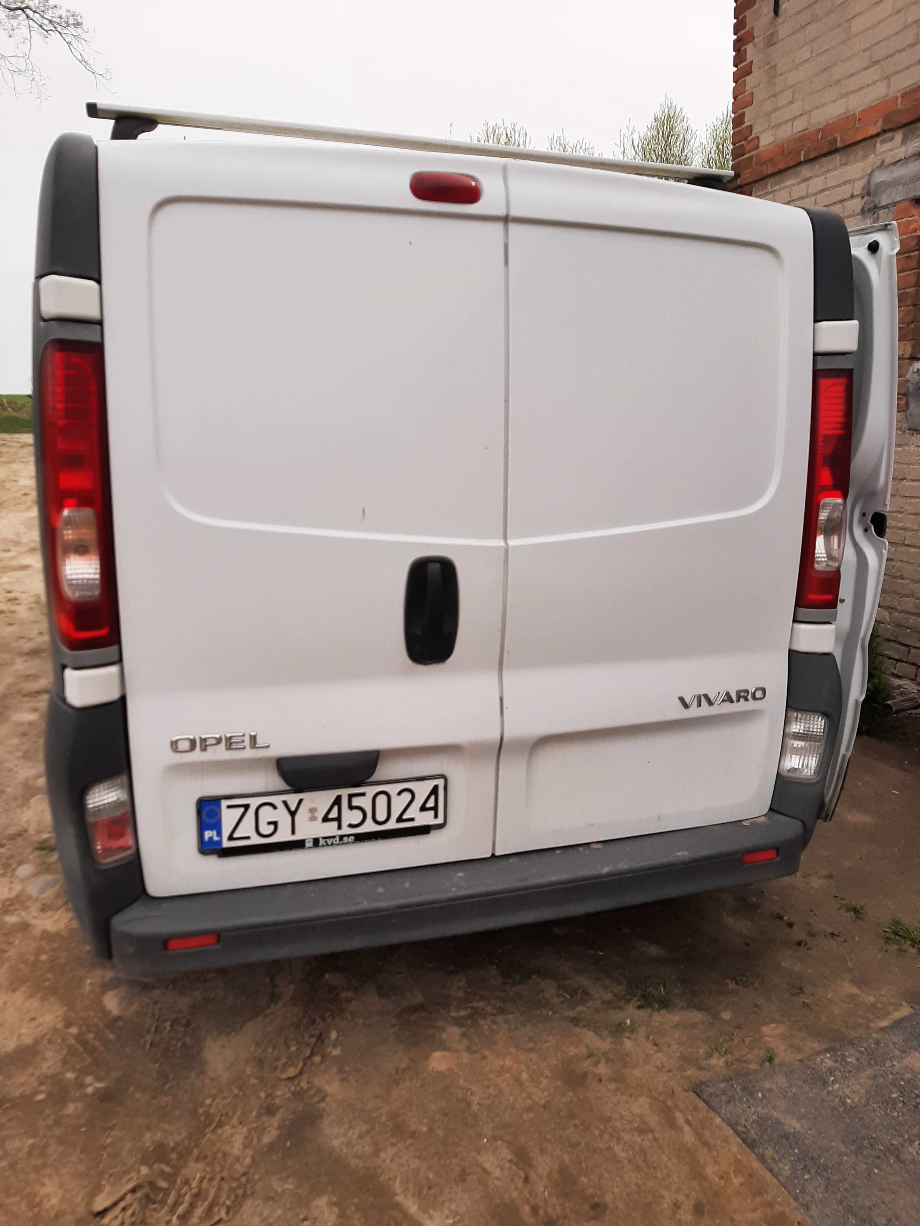 Opel Vivaro Blaszak.