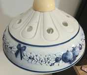 Lampa wisząca, sufitowa, ceramiczna, kwiatowy wzór, biało-niebieska