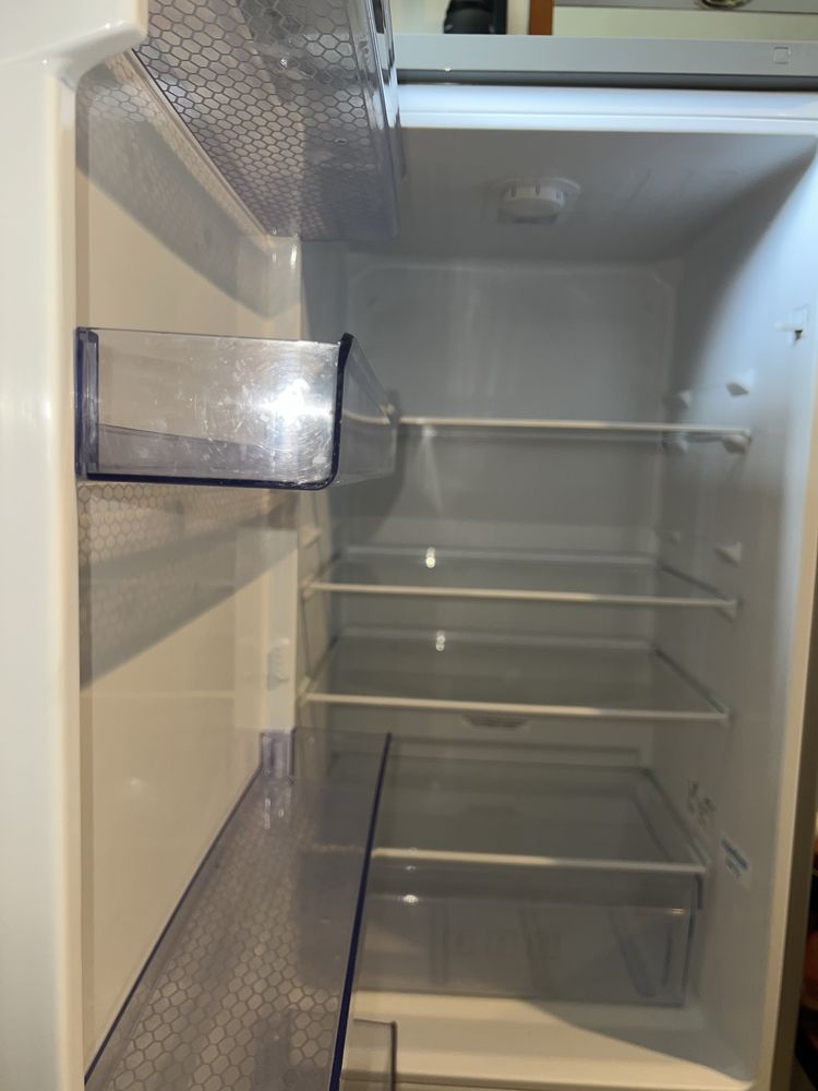 Lodówka BEKO RCSA270K30XP