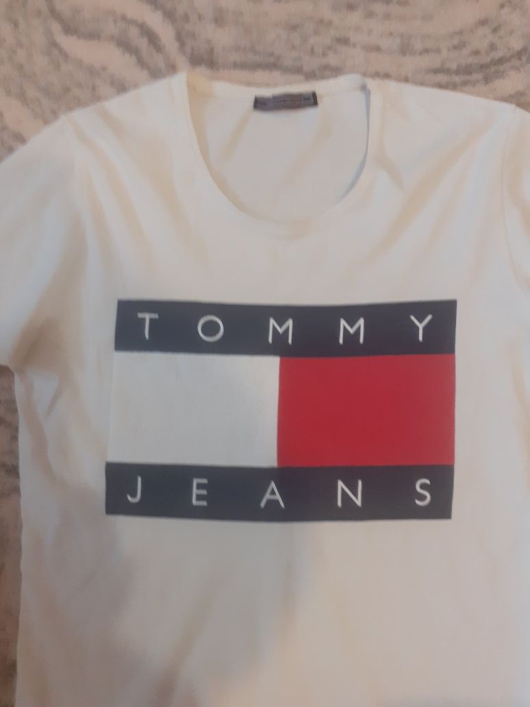 T shirt bały z nadrukiem