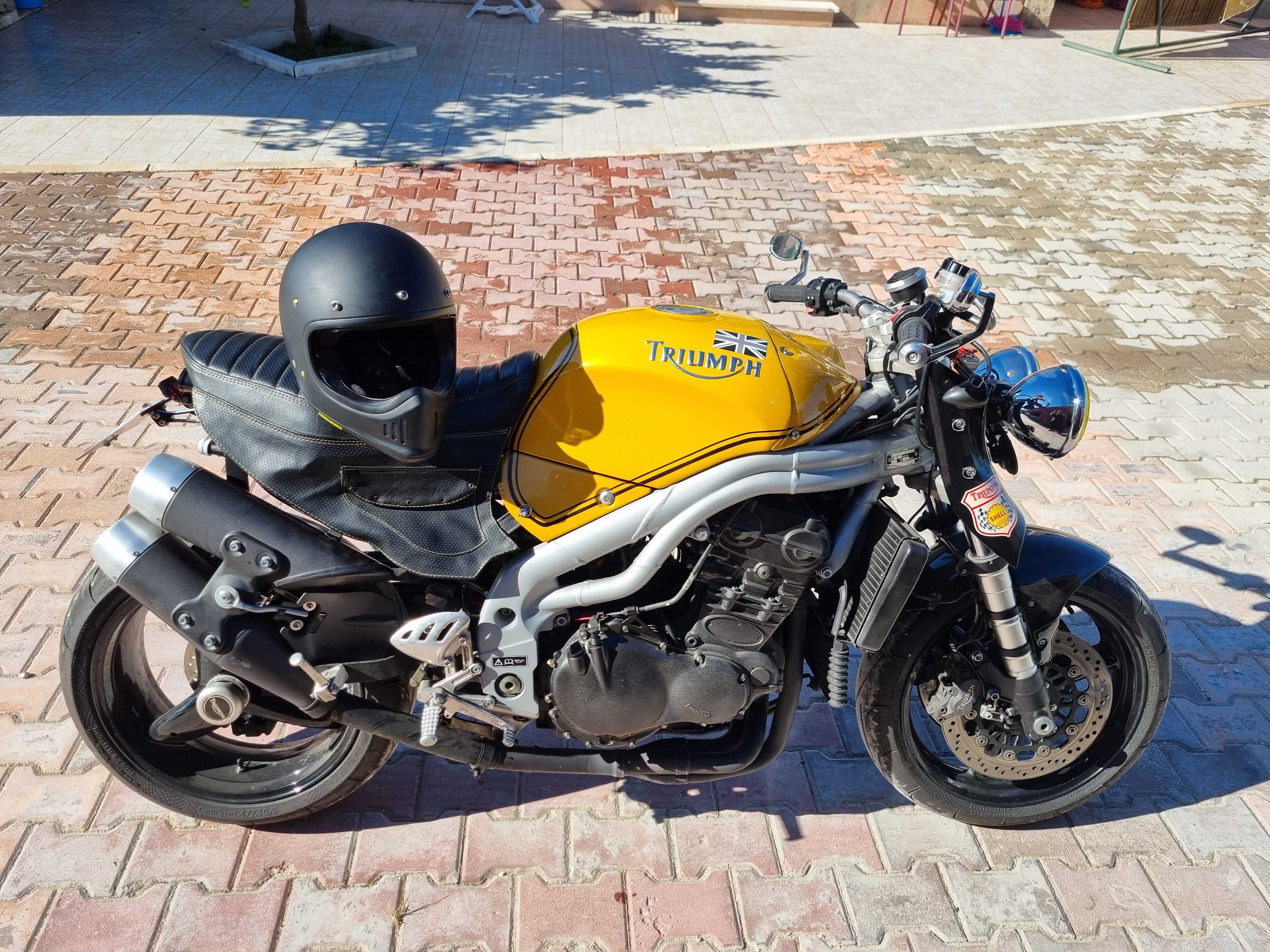 Triumph Daytona 955i Street Fighter