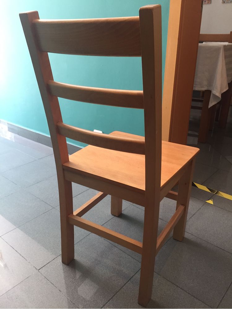 Cadeira de madeira 32 unidades