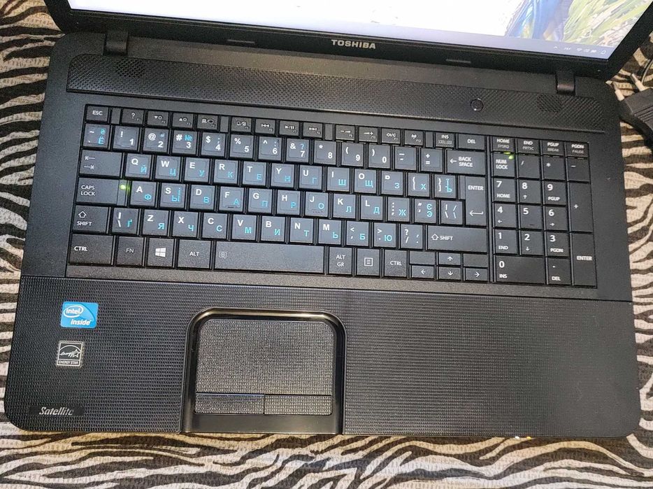 Toshiba C870, 17.3"/12/SSD120/USB 3.0/Win11