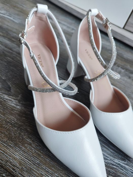 Buty ślubne sandałki czółenka białe srebrne cyrkonie zdobione 37
