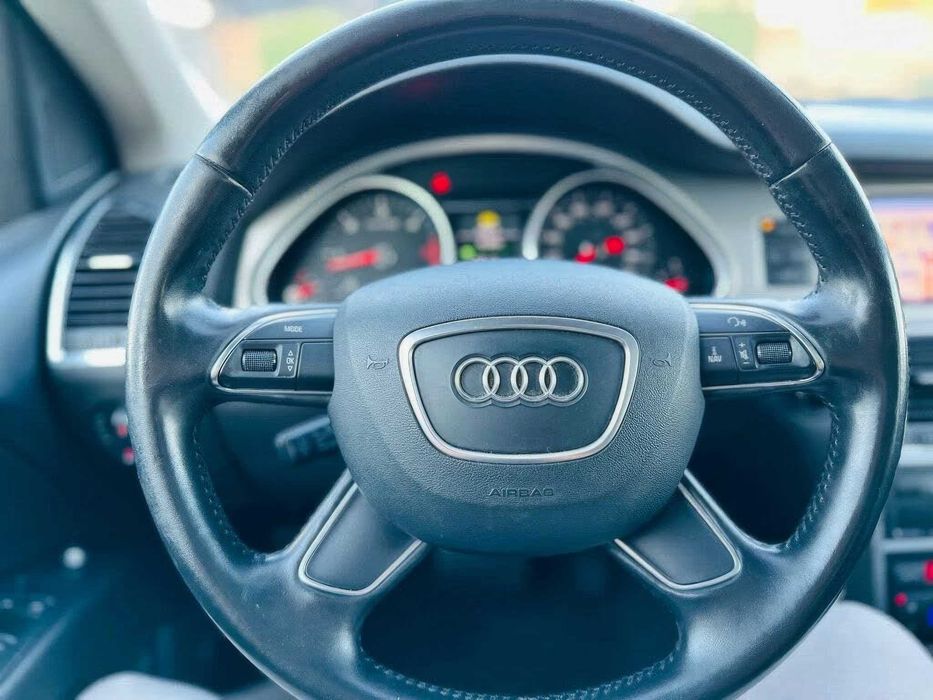 Audi Q7      2014